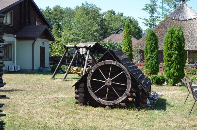 Фото поруч з формрю
